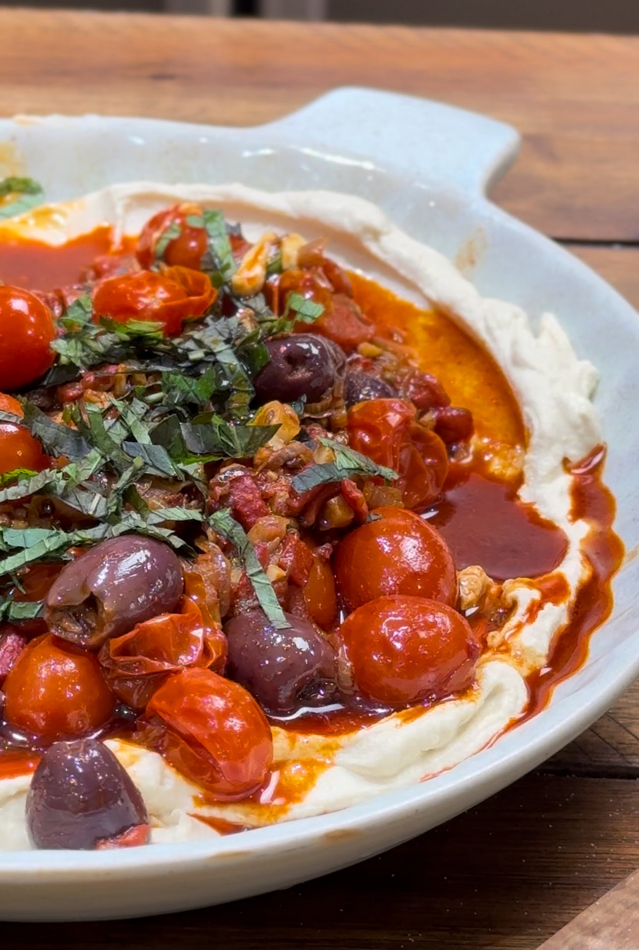 Hummus wit Tomato & Olives